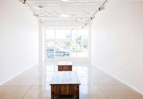 Clean & Bright Gallery Space